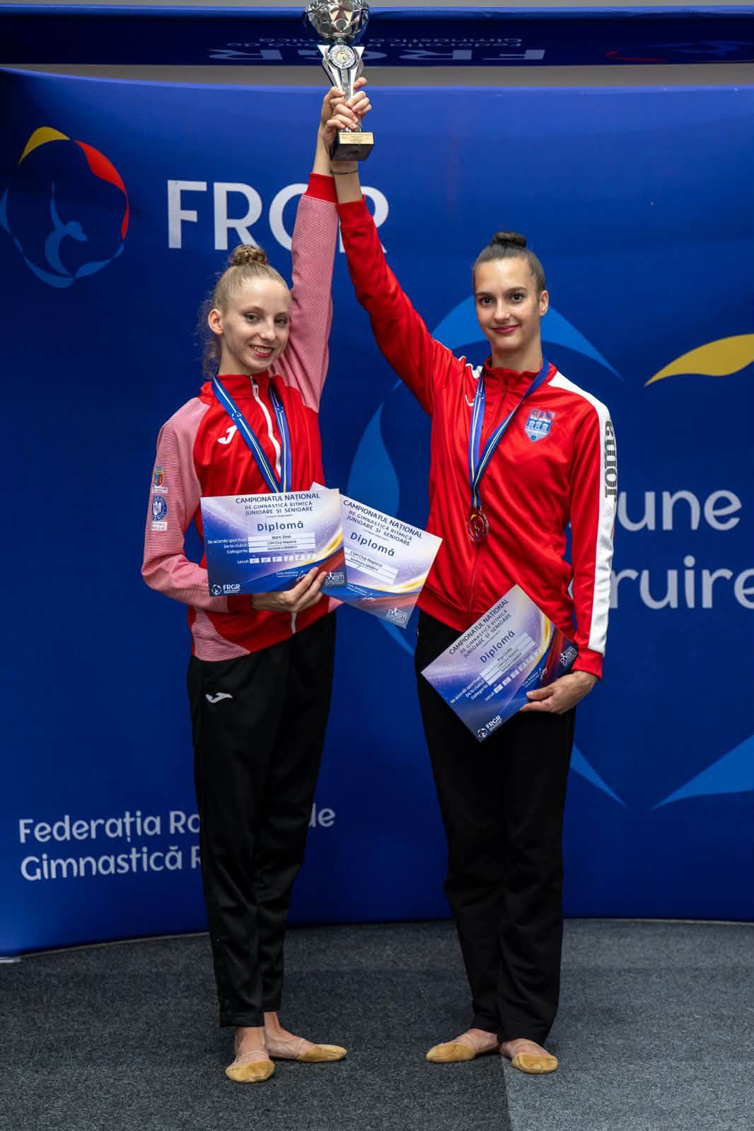 Gimnaste ale clubului la o competiție din 2025